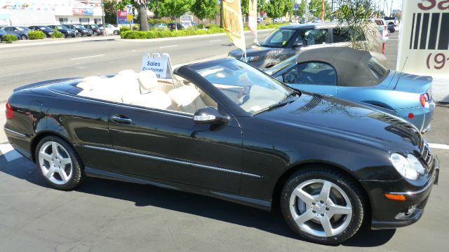 2006 Mercedes-Benz CLK-Class 3.0L Luxury W/moonroofleather