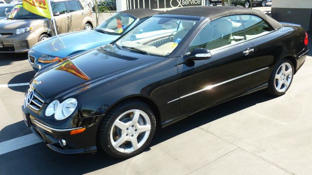 2006 Mercedes-Benz CLK-Class 3.0L Luxury W/moonroofleather