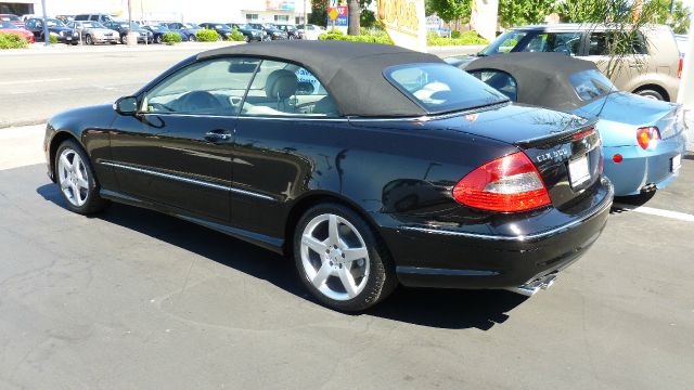 2006 Mercedes-Benz CLK-Class 3.0L Luxury W/moonroofleather