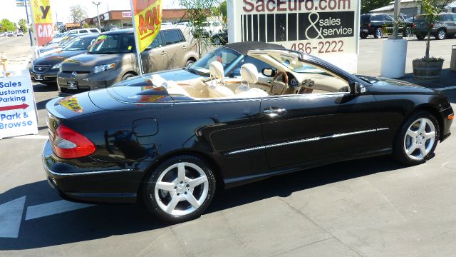 2006 Mercedes-Benz CLK-Class 3.0L Luxury W/moonroofleather