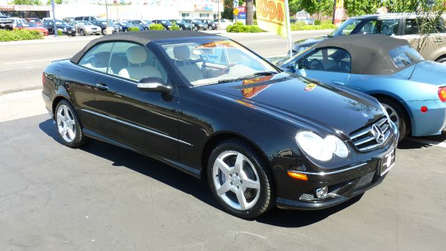 2006 Mercedes-Benz CLK-Class 3.0L Luxury W/moonroofleather