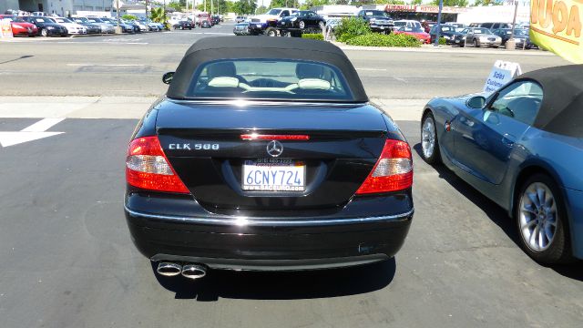 2006 Mercedes-Benz CLK-Class 3.0L Luxury W/moonroofleather