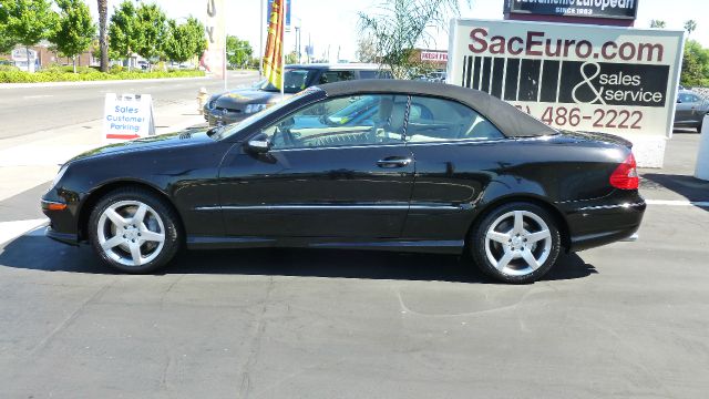 2006 Mercedes-Benz CLK-Class 3.0L Luxury W/moonroofleather