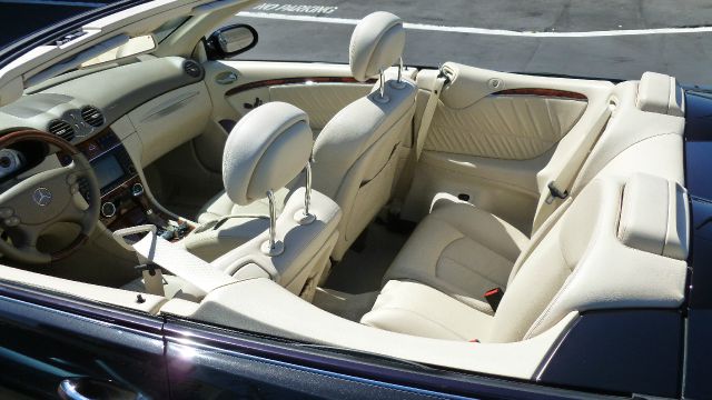 2006 Mercedes-Benz CLK-Class 3.0L Luxury W/moonroofleather