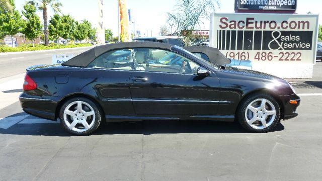 2006 Mercedes-Benz CLK-Class 3.0L Luxury W/moonroofleather