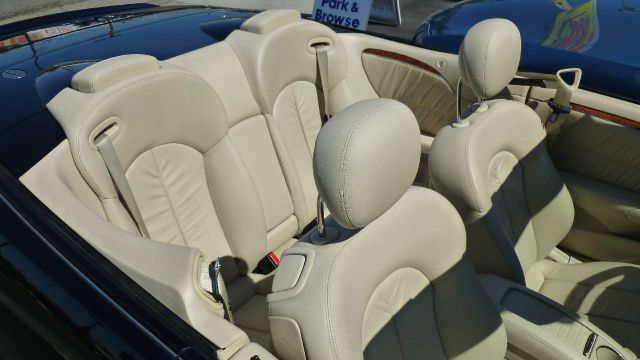 2006 Mercedes-Benz CLK-Class 3.0L Luxury W/moonroofleather