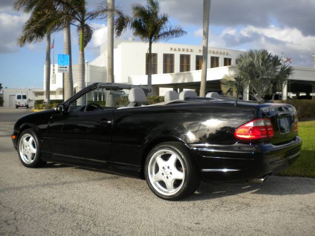 2000 Mercedes-Benz CLK Class XLE V6