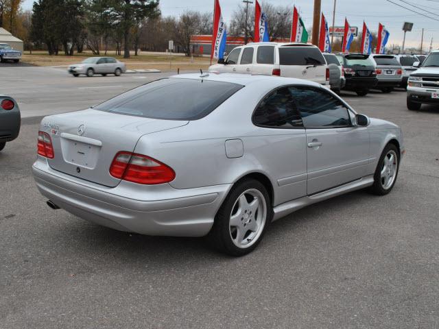 2001 Mercedes-Benz CLK Class XLE V6