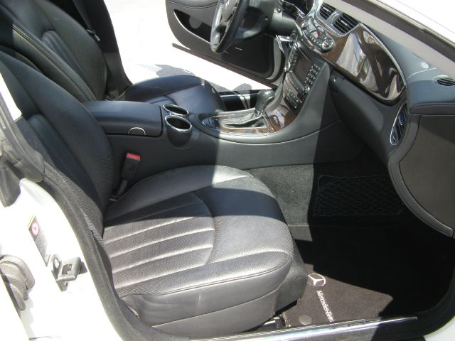 2007 Mercedes-Benz CLS-Class Extended VERY LOW Miles