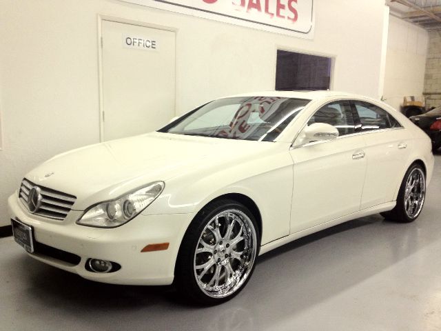 2007 Mercedes-Benz CLS-Class Extended VERY LOW Miles