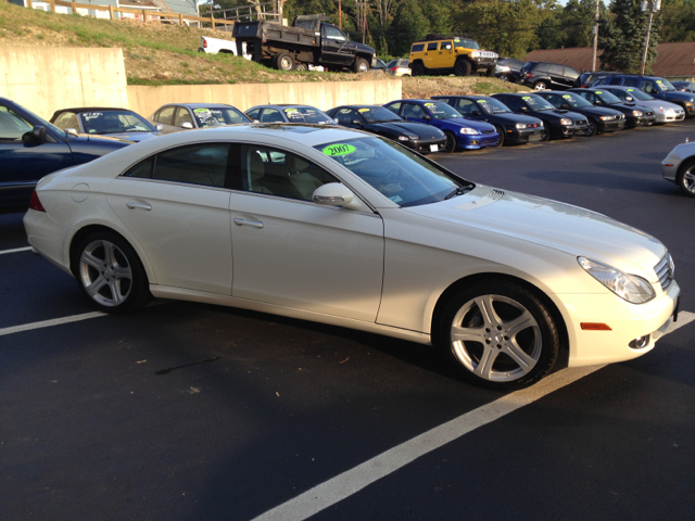 2007 Mercedes-Benz CLS-Class Extended VERY LOW Miles