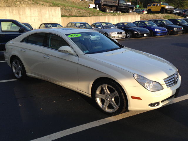 2007 Mercedes-Benz CLS-Class Extended VERY LOW Miles