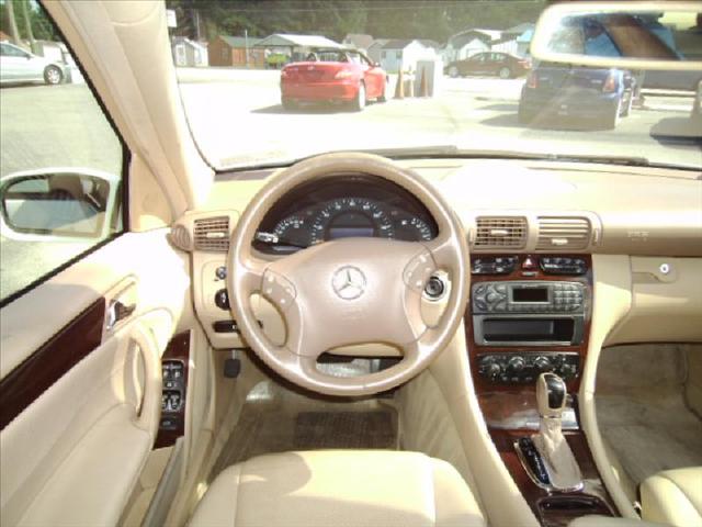 2004 Mercedes-Benz C Class 4dr Sedan SE