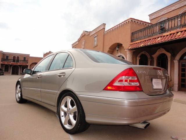 2004 Mercedes-Benz C Class 4dr Sedan SE