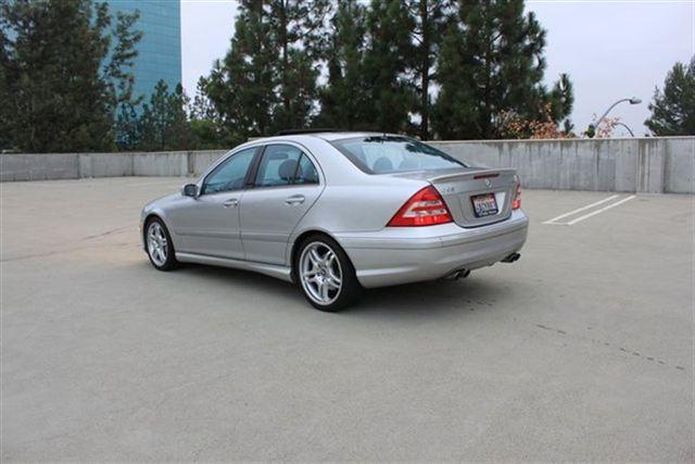 2005 Mercedes-Benz C Class 2dr AT EX