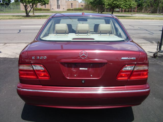 2000 Mercedes-Benz E-Class SXT