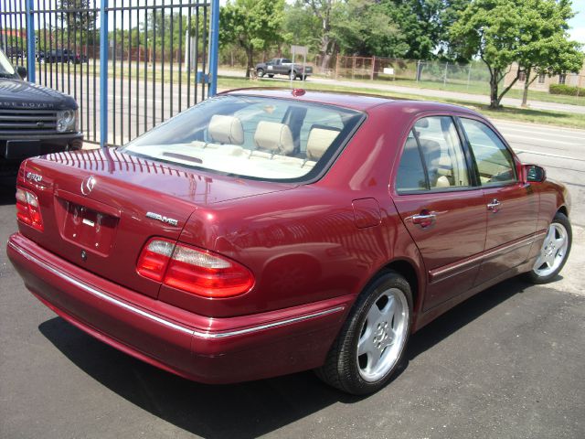 2000 Mercedes-Benz E-Class SXT