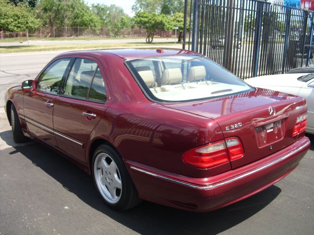 2000 Mercedes-Benz E-Class SXT