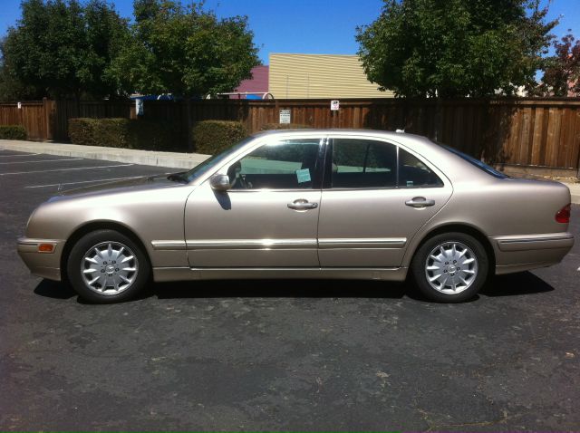 2000 Mercedes-Benz E-Class SXT