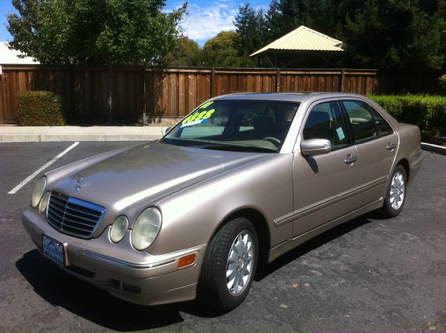 2000 Mercedes-Benz E-Class SXT