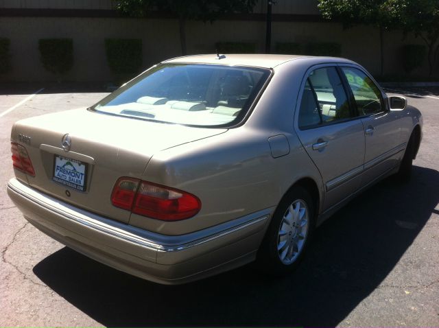 2000 Mercedes-Benz E-Class SXT