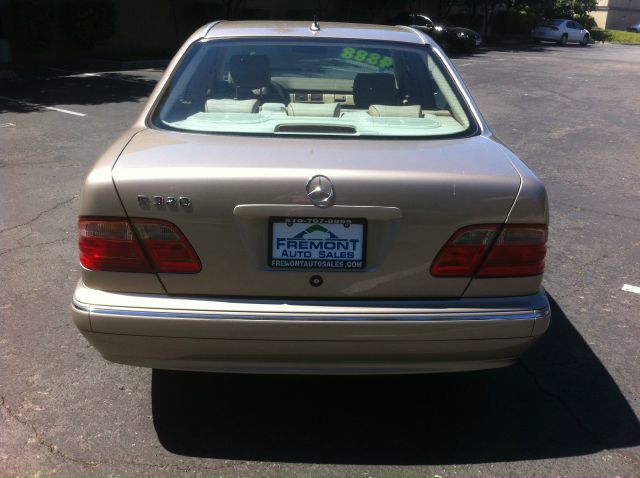 2000 Mercedes-Benz E-Class SXT