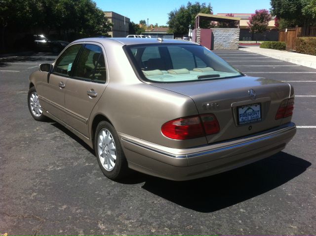 2000 Mercedes-Benz E-Class SXT