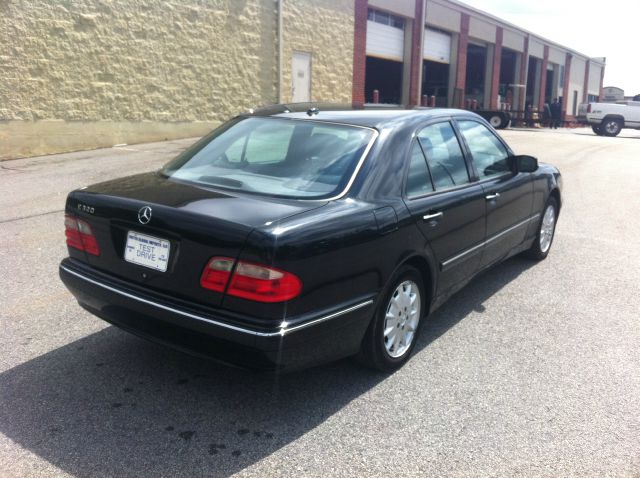 2000 Mercedes-Benz E-Class SXT