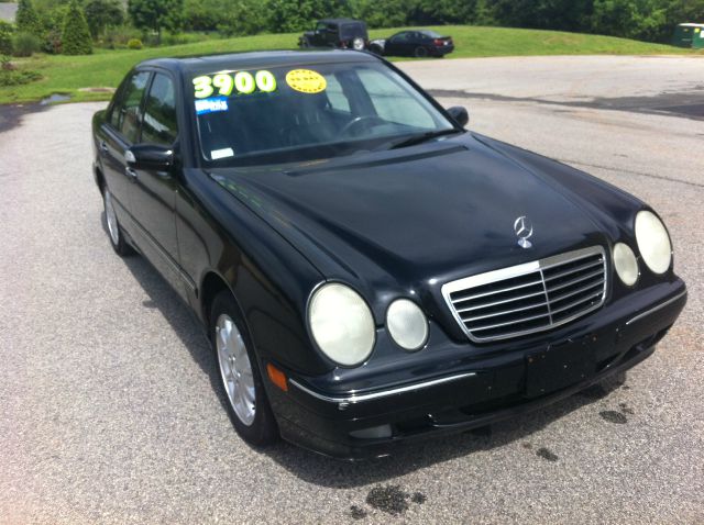 2000 Mercedes-Benz E-Class SXT