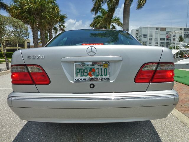 2000 Mercedes-Benz E-Class SXT