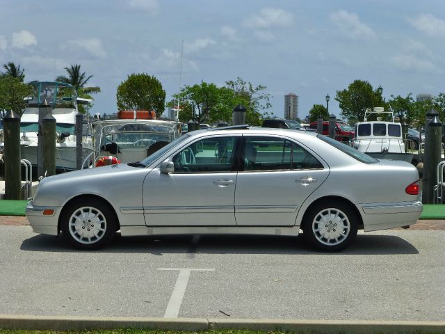 2000 Mercedes-Benz E-Class SXT