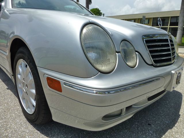 2000 Mercedes-Benz E-Class SXT