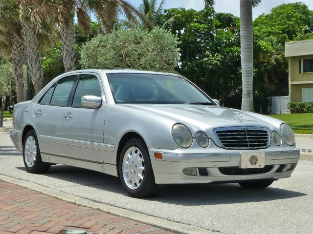 2000 Mercedes-Benz E-Class SXT