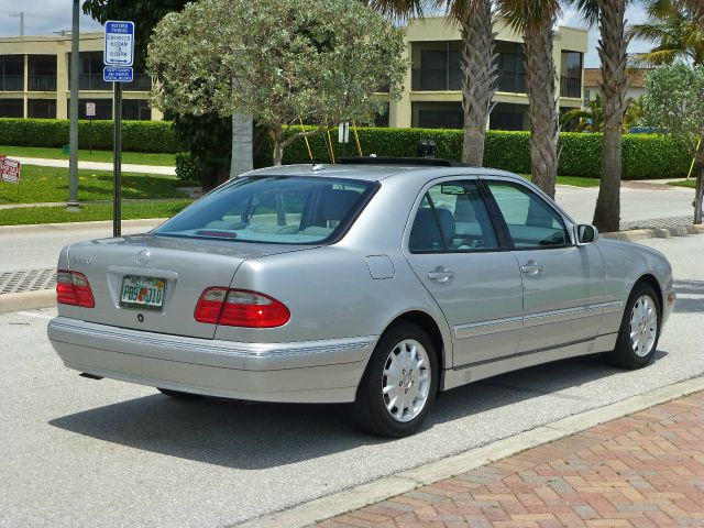 2000 Mercedes-Benz E-Class SXT