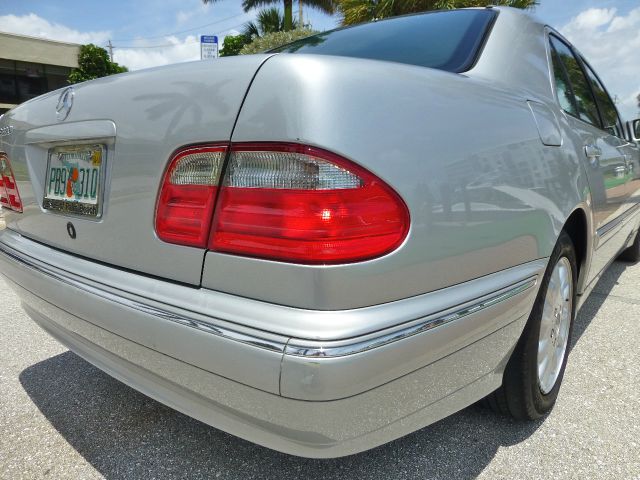 2000 Mercedes-Benz E-Class SXT