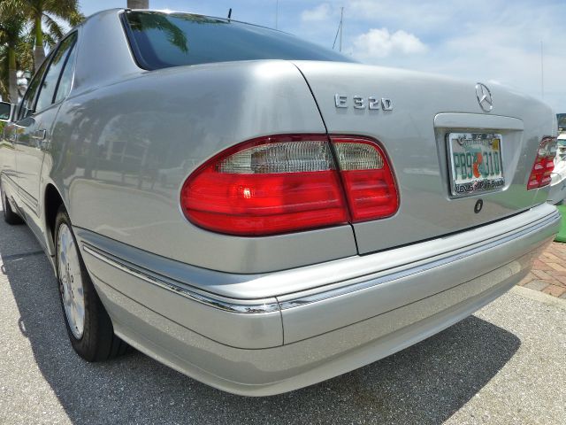 2000 Mercedes-Benz E-Class SXT