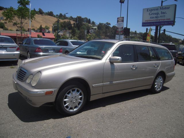 2000 Mercedes-Benz E-Class SXT