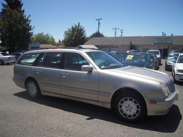 2000 Mercedes-Benz E-Class SXT