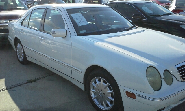 2000 Mercedes-Benz E-Class SXT