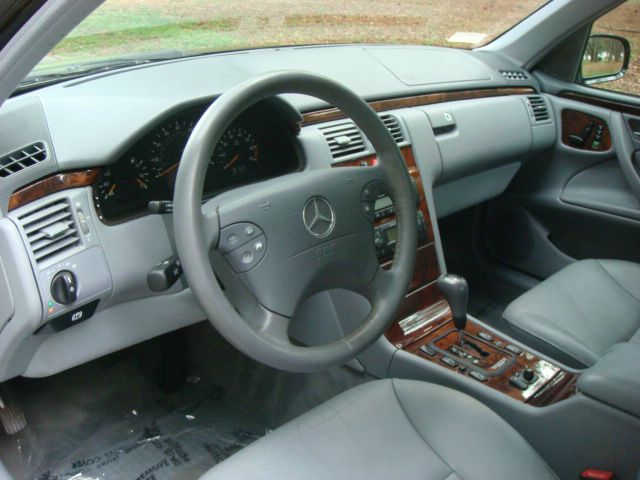 2000 Mercedes-Benz E-Class SXT