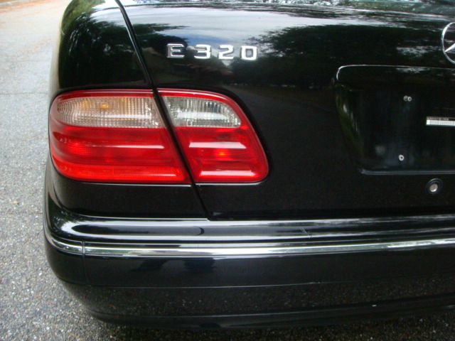 2000 Mercedes-Benz E-Class SXT