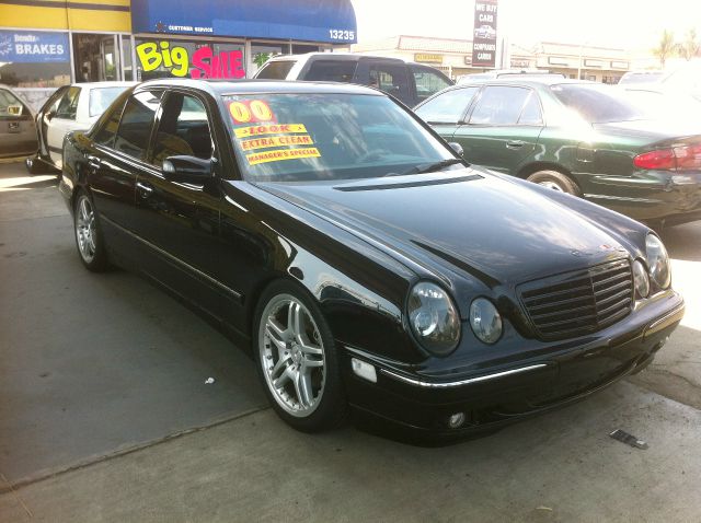 2000 Mercedes-Benz E-Class Scion XB