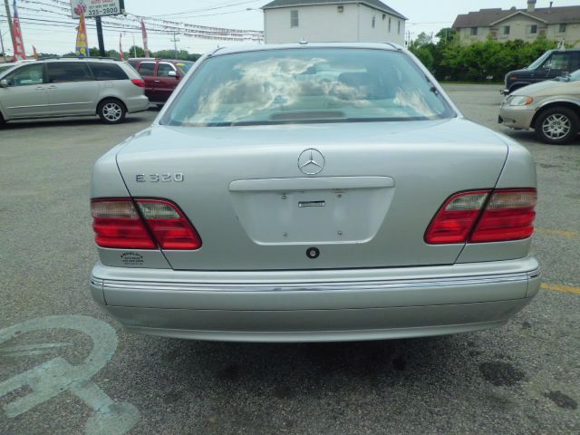 2000 Mercedes-Benz E-Class SXT