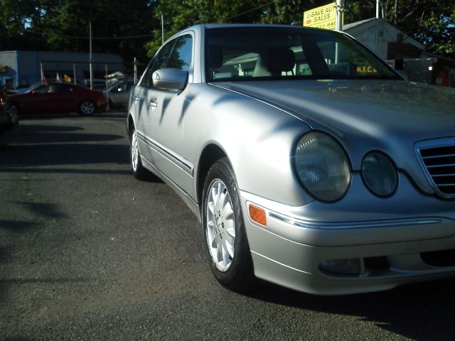 2000 Mercedes-Benz E-Class SXT