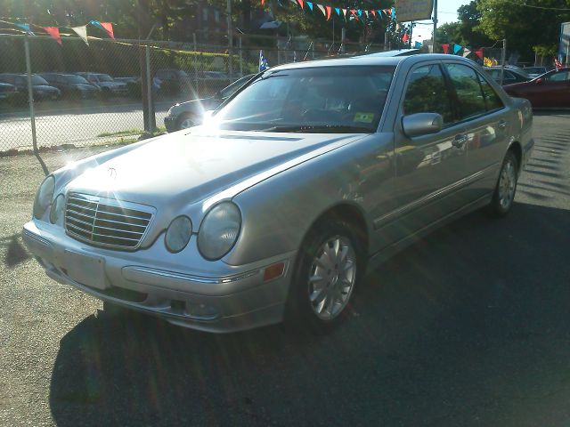 2000 Mercedes-Benz E-Class SXT