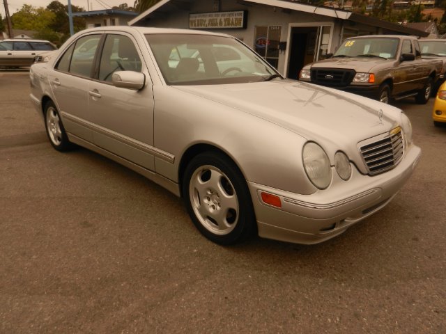 2000 Mercedes-Benz E-Class Scion XB