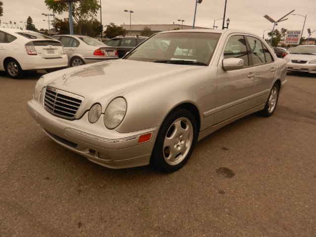 2000 Mercedes-Benz E-Class Scion XB