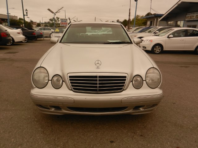 2000 Mercedes-Benz E-Class Scion XB