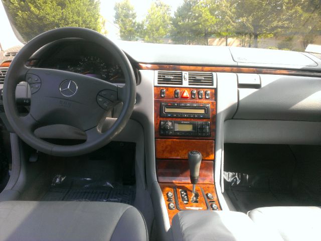 2000 Mercedes-Benz E-Class SXT