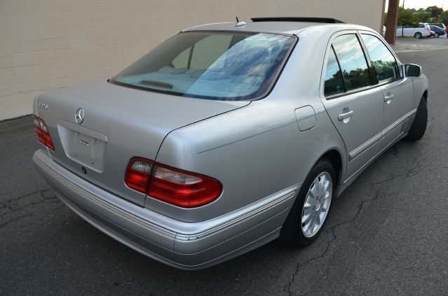 2000 Mercedes-Benz E-Class SXT